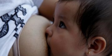 La lactancia materna a la baja por la influencia de los fabricantes de leche de fórmula