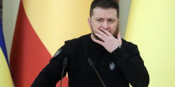 Zelenski en el aniversario de la guerra: «Un año de dolor, tristeza y unidad»