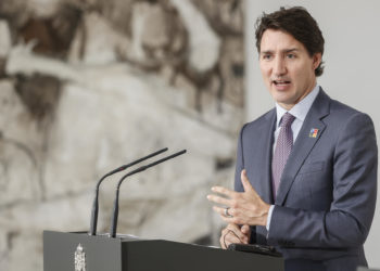 Trudeau avisa que Canadá seguirá derribando ovnis en su espacio aéreo