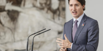 Trudeau avisa que Canadá seguirá derribando ovnis en su espacio aéreo