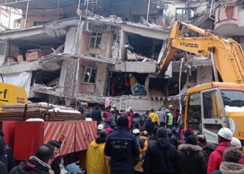 Trece países de la UE ofrecen equipos de rescate tras el terremoto en Turquía