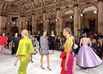 Carolina Herrera moderniza el estilo de la emperatriz Sisi para el otoño