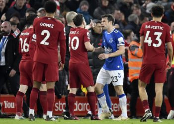2-0. El Liverpool recupera la sonrisa a una semana de visita del Real Madrid