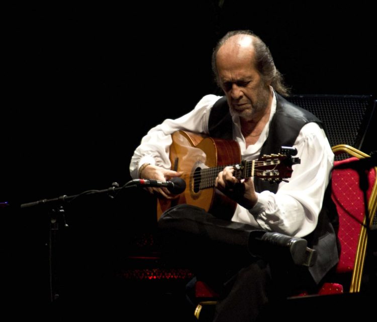 El guitarrista español Paco de Lucía, durante una actuación en 2013. EFE/ Ágata Fornos