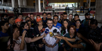 Jóvenes opositores piden abrir 3.000 centros de inscripción para nuevos votantes