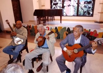 Ateneo homenajea a la cumpleañera Valera con «Concierto de Cuerdas»