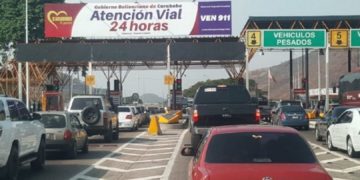 Transportistas rechazan tarifas de peajes establecidas en petro por el gobierno