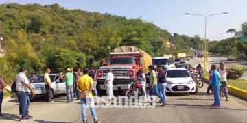 Nuevamente cerrado la vía en Las Pulgas por protesta de usuarios de E/S