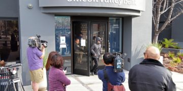 Latinoamérica reacciona con cautela ante la quiebra de bancos en EE.UU.