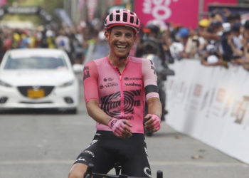 El colombiano Esteban Chaves o el espectáculo del hombre del sombrero rosa