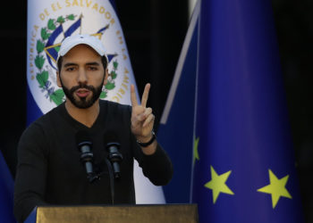El presidente Bukele le dice a Petro que «no entiende su obsesión con El Salvador»