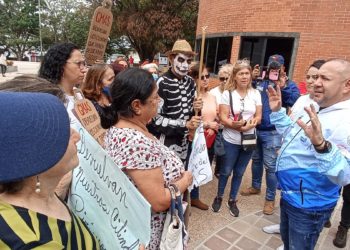 Alcalde de San Cristóbal asegura que sigue buscando solución a la comunidad que exigen que le devuelvan los cilindros de gas