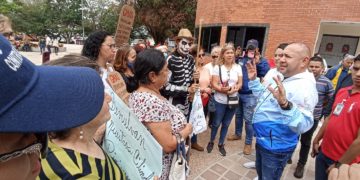 Alcalde de San Cristóbal asegura que sigue buscando solución a la comunidad que exigen que le devuelvan los cilindros de gas