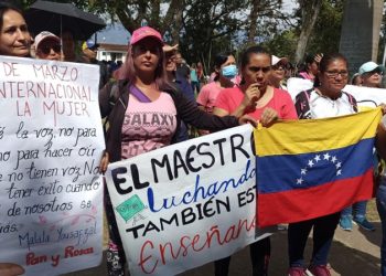 Docente del Táchira: «La mujer profesional tiene que limpiar casas, vender empanadas, vender lo que pueda para subsistir»