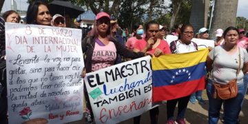 Docente del Táchira: «La mujer profesional tiene que limpiar casas, vender empanadas, vender lo que pueda para subsistir»