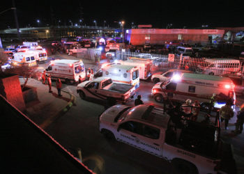 México corrige en 38 la cifra de muertos por incendio en centro migratorio