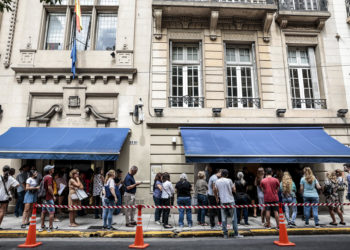 «Nietos» americanos del exilio se movilizan por la nacionalidad española
