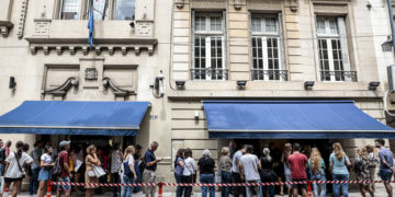 «Nietos» americanos del exilio se movilizan por la nacionalidad española