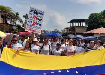 Protesta de educadores en el eje panamericano