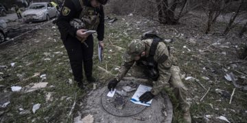 Los rusos continúan sin éxito en su empeño por controlar Bajmut, según Kiev