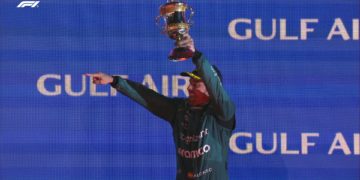 Verstappen empieza ganando y Alonso sorprende con podium en el GP de Bahréin