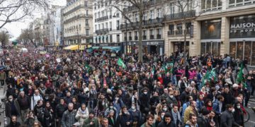 Detenidas 457 personas en los disturbios en Francia con 441 agentes heridos