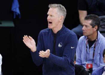 Los 76ers dan golpe en la mesa y los Warriors siguen en caída libre