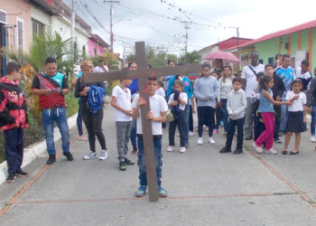 Viacrucis viviente por calles de Isnotú: Protagonistas niños de la UE  Samuel Darío Maldonado
