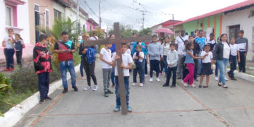 Viacrucis viviente por calles de Isnotú: Protagonistas niños de la UE  Samuel Darío Maldonado