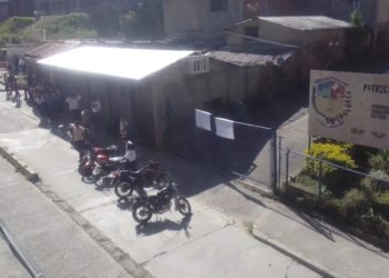 Estudiantes y representantes toman instituciones educativas de La Quebrada, piden designación de nuevos directores