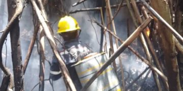Alerta por las quemas: Incendio de vegetación puso en riesgo vivienda en Boconó