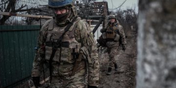 Ucrania busca parar el avance ruso más allá de Bajmut y Moscú ve más cerca la victoria