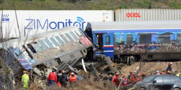Huelga y protestas tras el choque de dos trenes con ya 42 muertos en Grecia