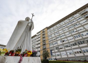 El papa sufre una bronquitis y puede recibir el alta en los próximos días