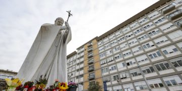 El papa sufre una bronquitis y puede recibir el alta en los próximos días