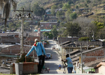 Disidencias convierten un pueblo colombiano en centro de entrenamiento de niños