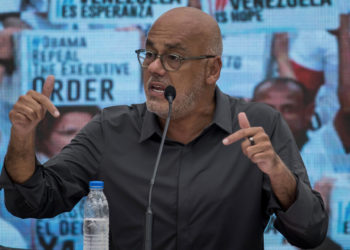 Venezuela se niega a firmar acuerdos en el diálogo mientras haya sanciones