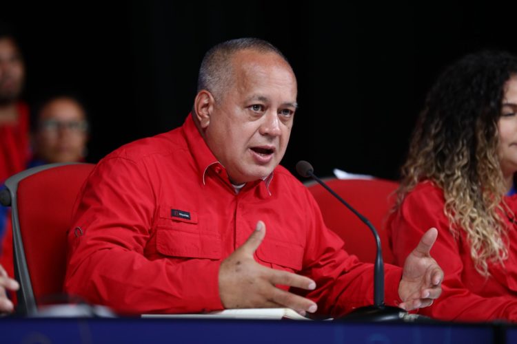 El líder chavista Diosdado Cabello (c), en una fotografía de archivo. EFE/Rayner Peña R