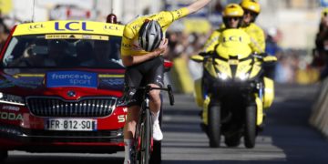 Pogacar se adjudica a lo grande la París-Niza y mete miedo