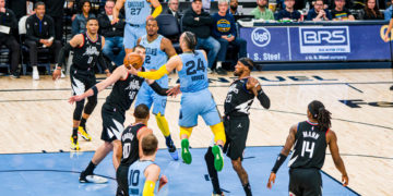 Kings, a playoffs 17 años después; Westbrook y Holiday arrasan y ‘KD’ regresa