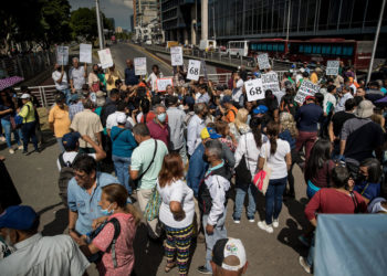 Trabajadores públicos retoman sus protestas en Caracas por un aumento salarial