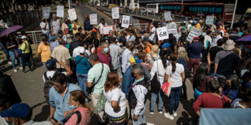 Trabajadores públicos retoman sus protestas en Caracas por un aumento salarial