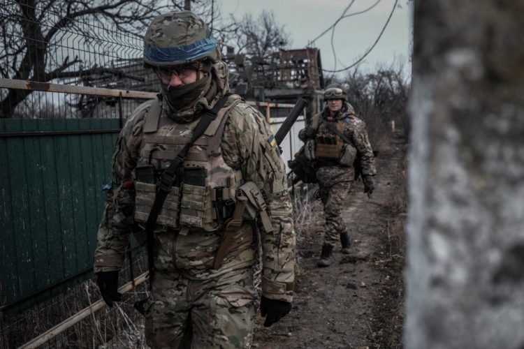 Imagen de soldados ucranianos en el frente oriental del país. EFE/EPA/MARIASENOVILLA