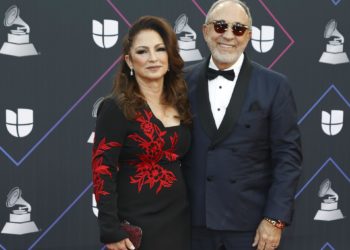 Emilio Estefan celebra sus 70 años con fiesta disco entre celebridades