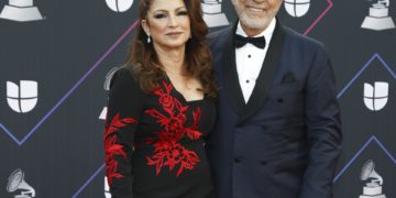 Emilio Estefan celebra sus 70 años con fiesta disco entre celebridades