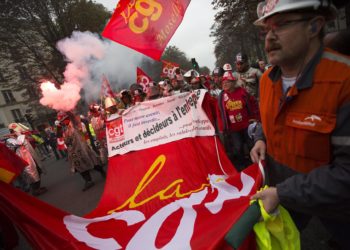 Líder sindical francés dice que Macron no se tomó en serio a los sindicatos