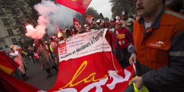 Líder sindical francés dice que Macron no se tomó en serio a los sindicatos