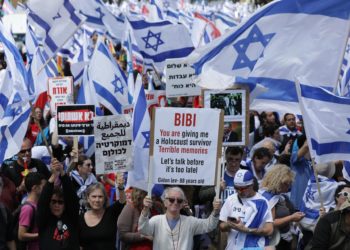 Acorralado por protestas y huelgas, Netanyahu pospone la reforma judicial