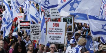 Acorralado por protestas y huelgas, Netanyahu pospone la reforma judicial