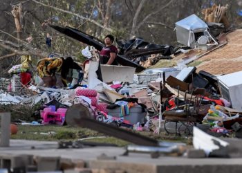 Biden declara como zona de gran desastre a Misisipi, que espera más tornados